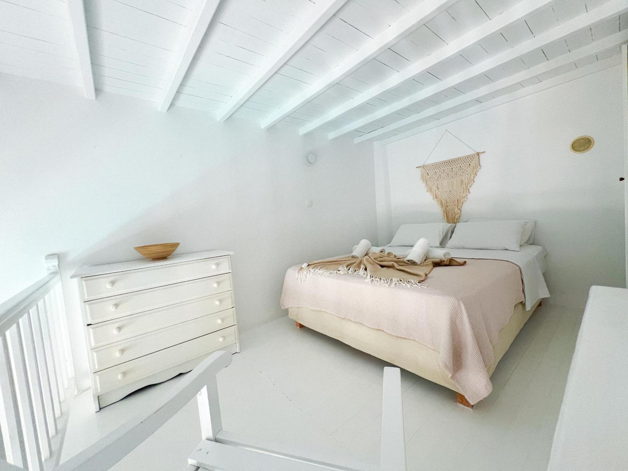 Kamara & * Mykonos Town